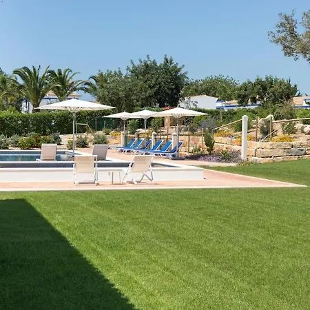 Sleeps 8 With Pool And Air Con فيلة Malhadais