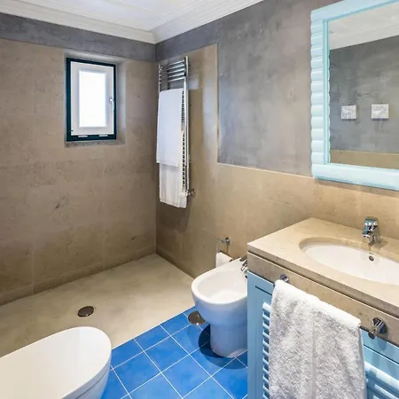 Sleeps 8 With Pool And Air Con Villa Malhadais