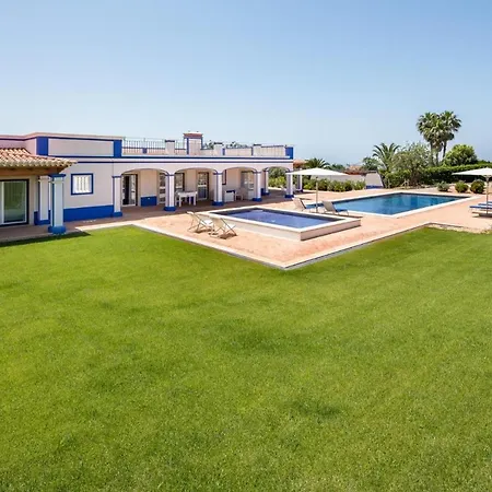 Sleeps 8 With Pool And Air Con Villa