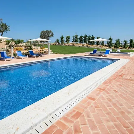 Sleeps 8 With Pool And Air Con *