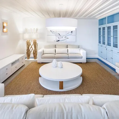 Sleeps 8 With Pool And Air Con Villa *