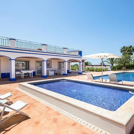 Sleeps 8 With Pool And Air Con Villa *