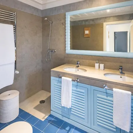 Sleeps 8 With Pool And Air Con * Malhadais