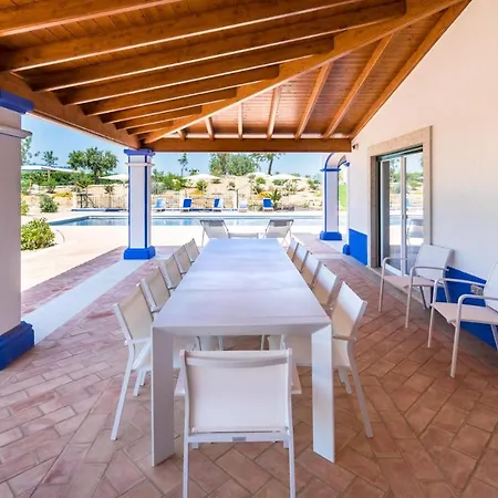 Villa Sleeps 8 With Pool And Air Con