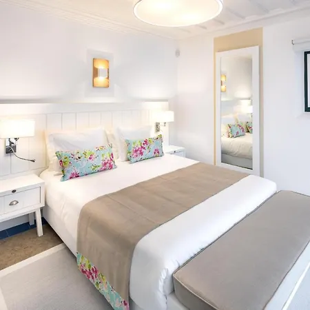 Βίλα Sleeps 8 With Pool And Air Con *