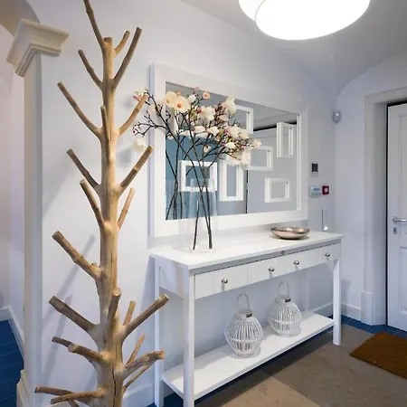 Sleeps 8 With Pool And Air Con * Malhadais
